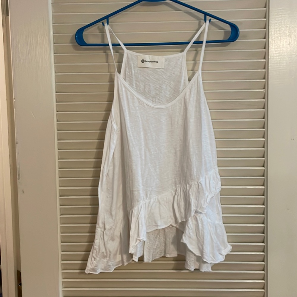 White Tank with ruffle detail sz. S